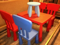 Barnbord + 4st stolar+pall